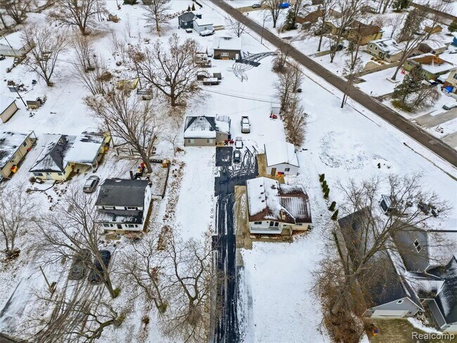 Building Photo - 38301 Murdick Dr