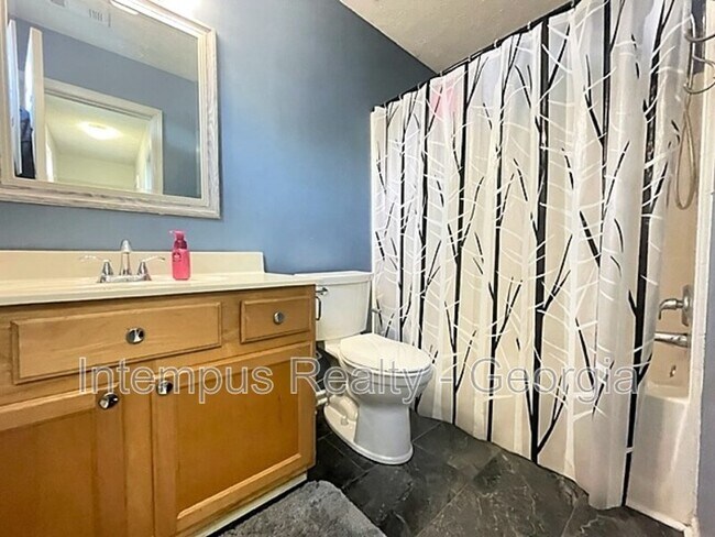 Building Photo - 238 Oak Grove Way