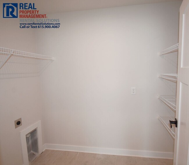 Building Photo - Amazing, modern and spacious home! 4 bd, 2...