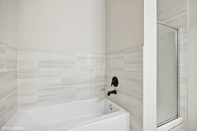 Building Photo - 221 E Cullerton St