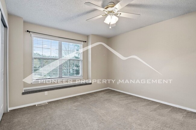 Building Photo - Beautiful 3bd/2.5 bath home with a peaceful backyard, AC, and 2.5 car garage near Ute Valley Park