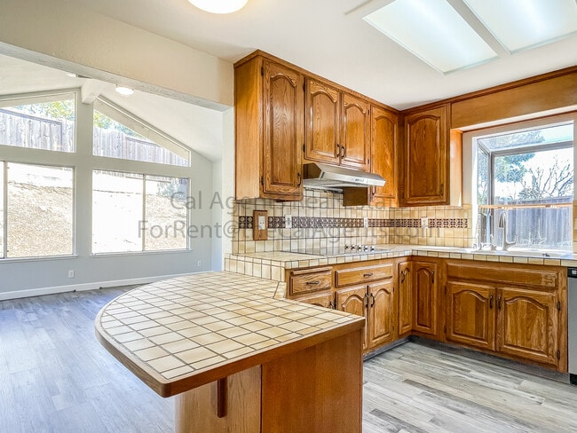 Building Photo - 3600 Siskiyou Ct