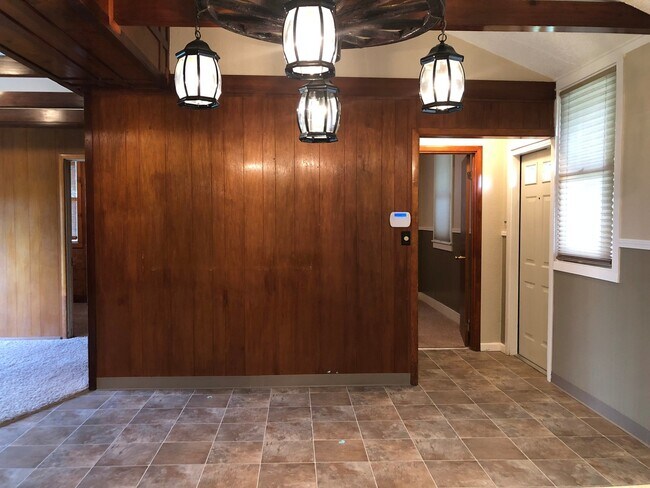 Building Photo - 1980 Sultana Dr