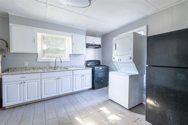 Building Photo - 1509 J H Clouser St