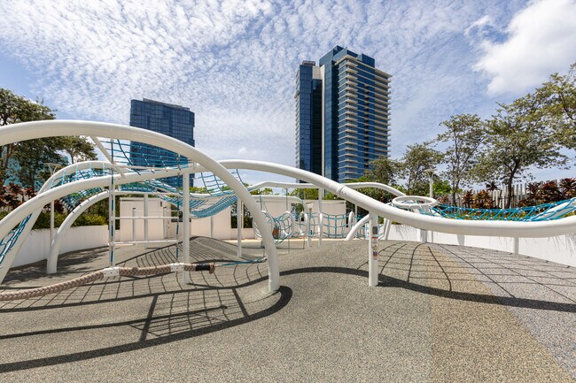 Building Photo - 1000 Auahi St