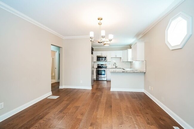 Building Photo - 764-766 Kelton Ave