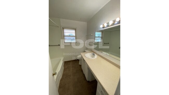 Building Photo - Cute 2-bedroom 1 bath, Centrally Located