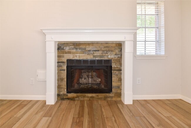 Building Photo - 8558 Laurel Trails Dr