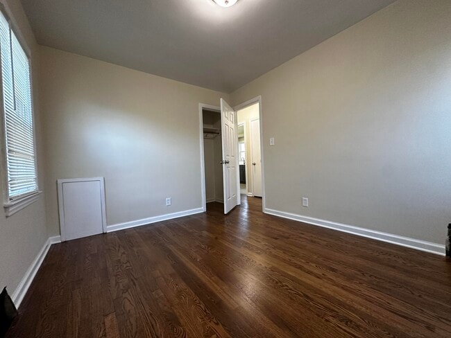 Building Photo - 15666 Wakenden St