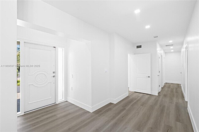 Building Photo - 7550 SW 127th St