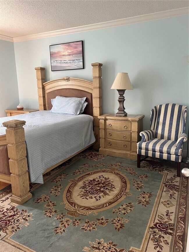 Building Photo - 780 S Sapodilla Ave