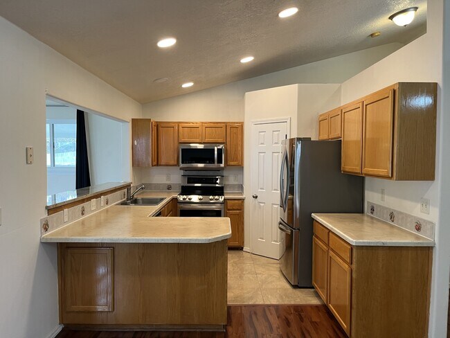 Building Photo - 2134 E Dworshak Dr