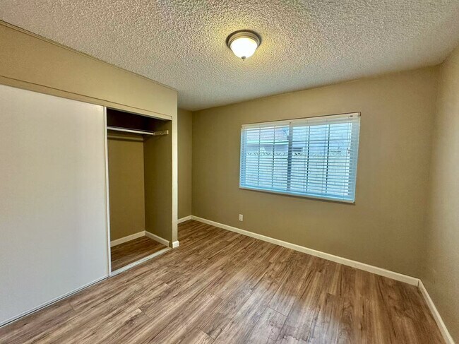 Building Photo - 6672 Peachtree Ln