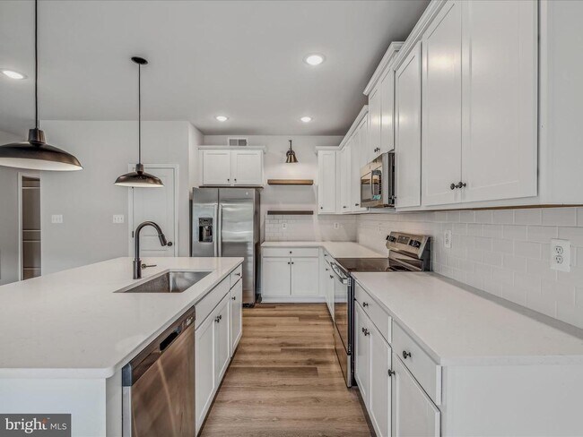 Building Photo - 290 Scoter Rd