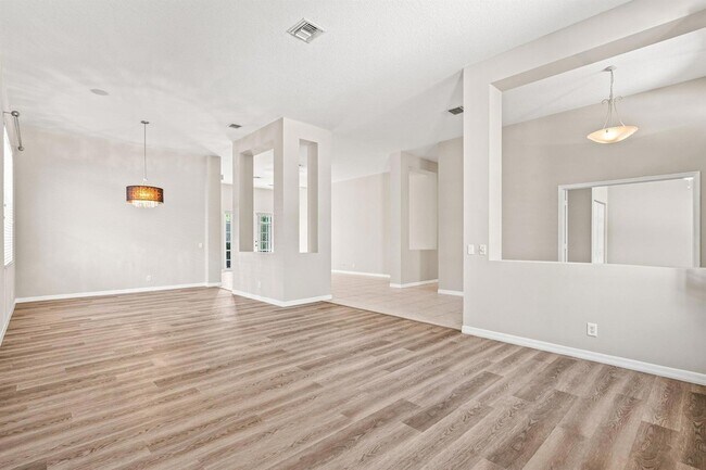 Building Photo - 1366 Crossbill Ct