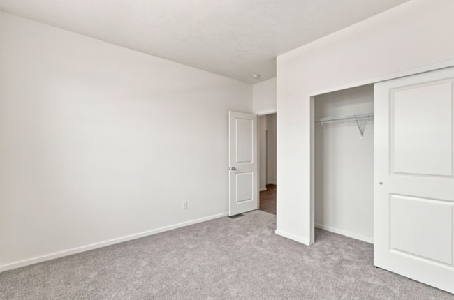 Building Photo - Spacious Columbia Floorplan with Full Unfinished Basement