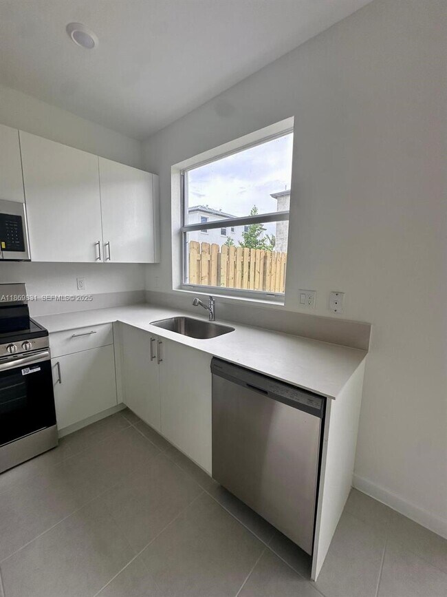 Building Photo - 35702 SW 178th Ct