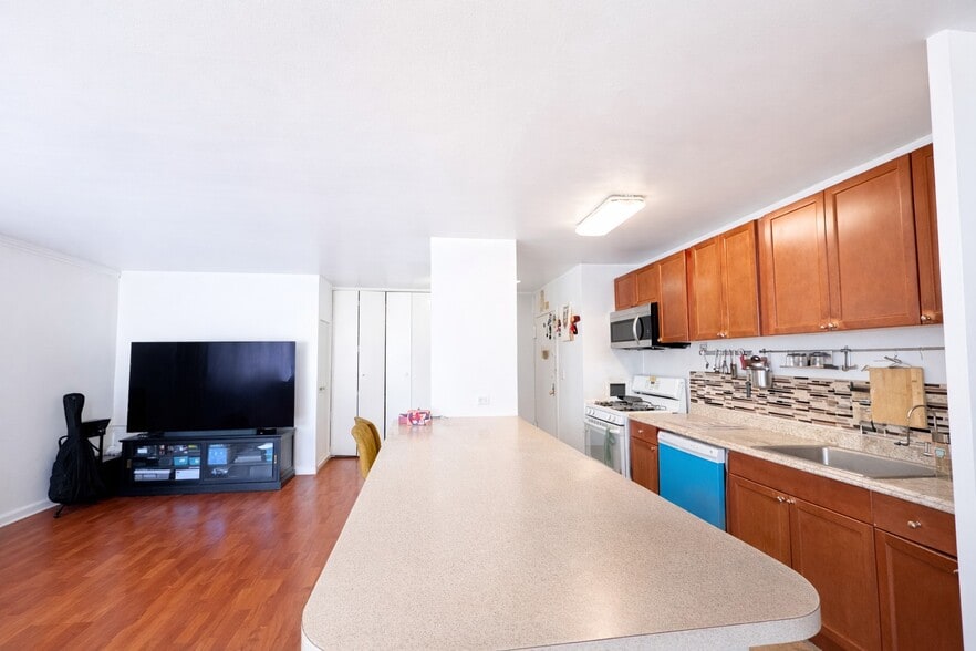 Building Photo - 270 Marin Blvd