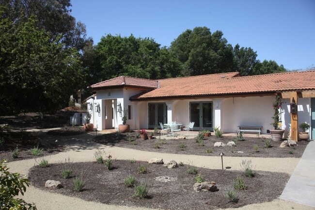 Building Photo - 2753 Redondo Cir