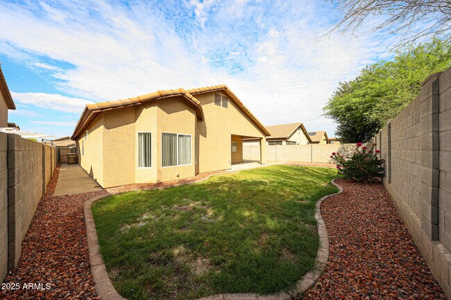 Building Photo - 8442 W Mary Ann Dr