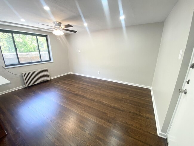 Interior Photo - ASHBOURNE -- 166