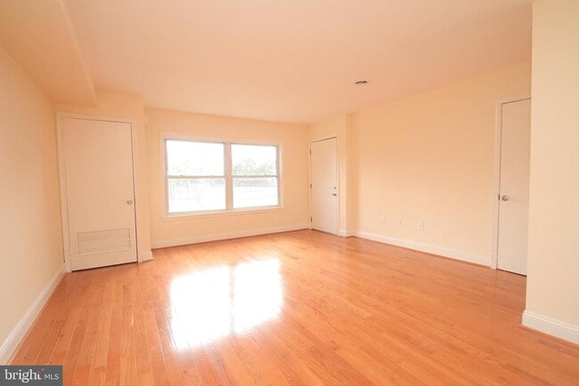 Building Photo - 298 Greenough St