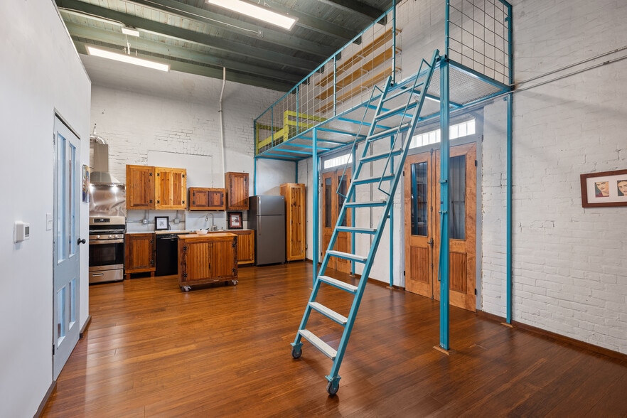 Living room and loft - 1500 E Madison St