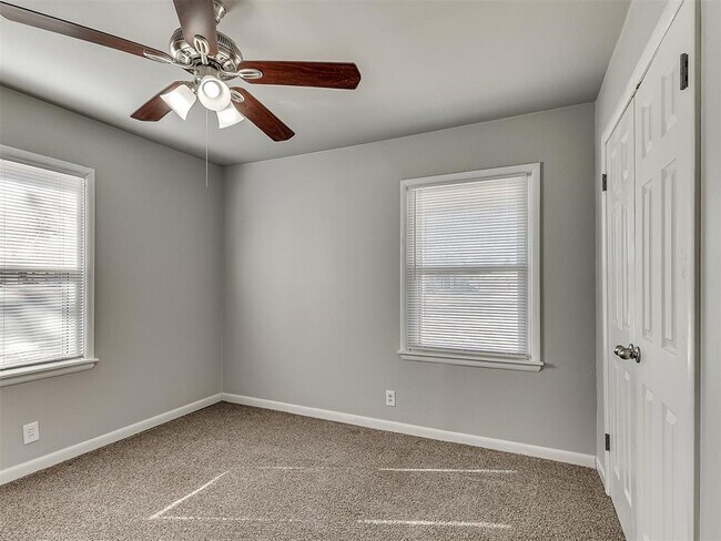 Building Photo - 2641 Kent Dr