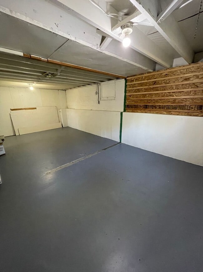 Building Photo - 1310/1312 Mahan Ave