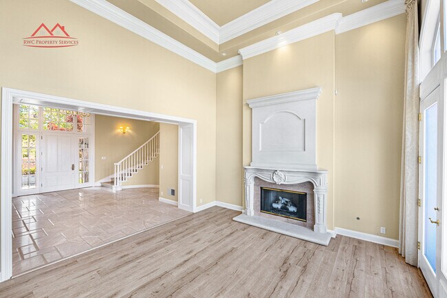 Building Photo - 5662 Country Club Pkwy