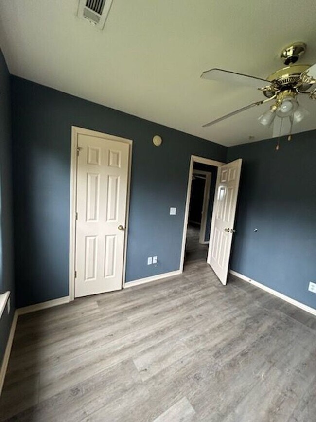 Building Photo - 4 bedroom 2 bath home available in Bentonville!