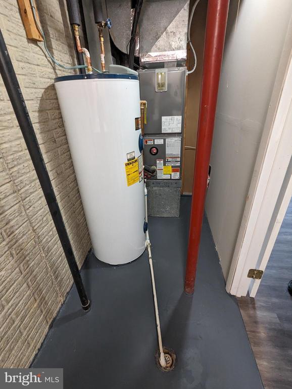 Building Photo - 1680 Thenia Pl