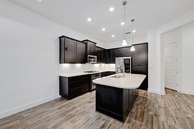 Building Photo - 206 Olivia Dr
