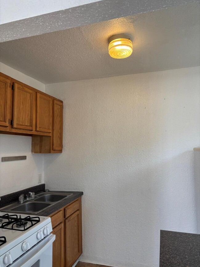 Building Photo - 541 Cedar St SE