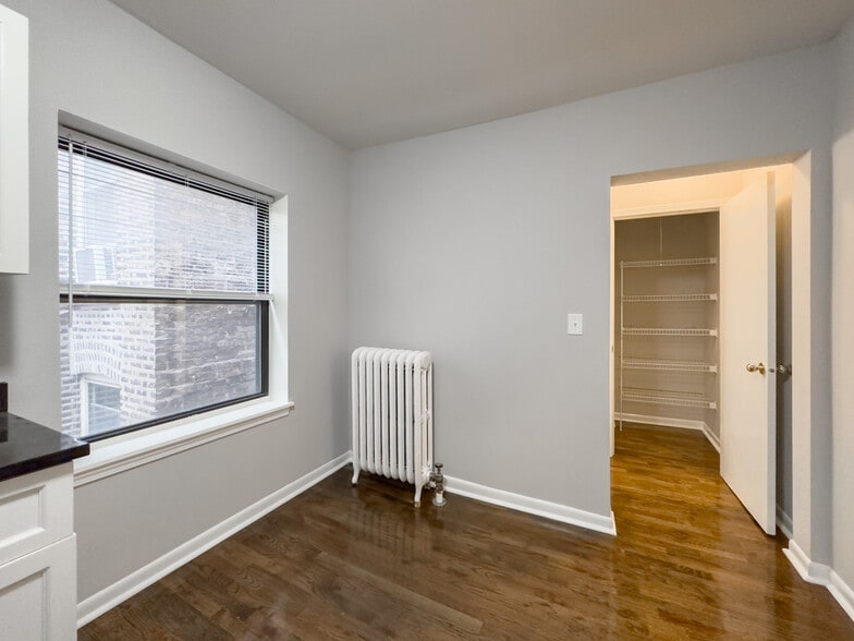 Building Photo - 5746 N Winthrop Ave