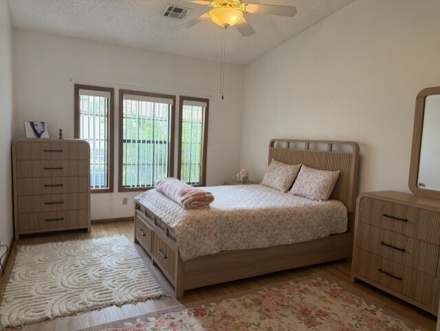 Building Photo - 7904 Shelter Island Way