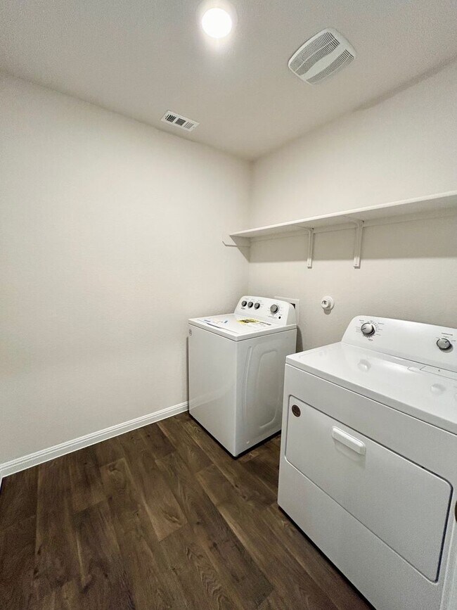 Building Photo - New 4 Bd 2 Ba Home Available for Move In!