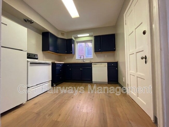 Building Photo - 304 Lenox Ave