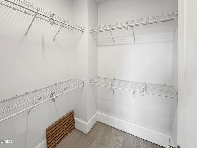 Building Photo - 184 Finsbury St