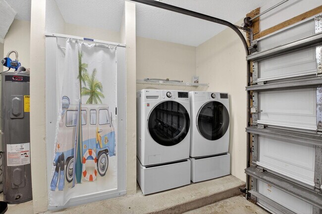 Building Photo - 4517 NW 5th Ave