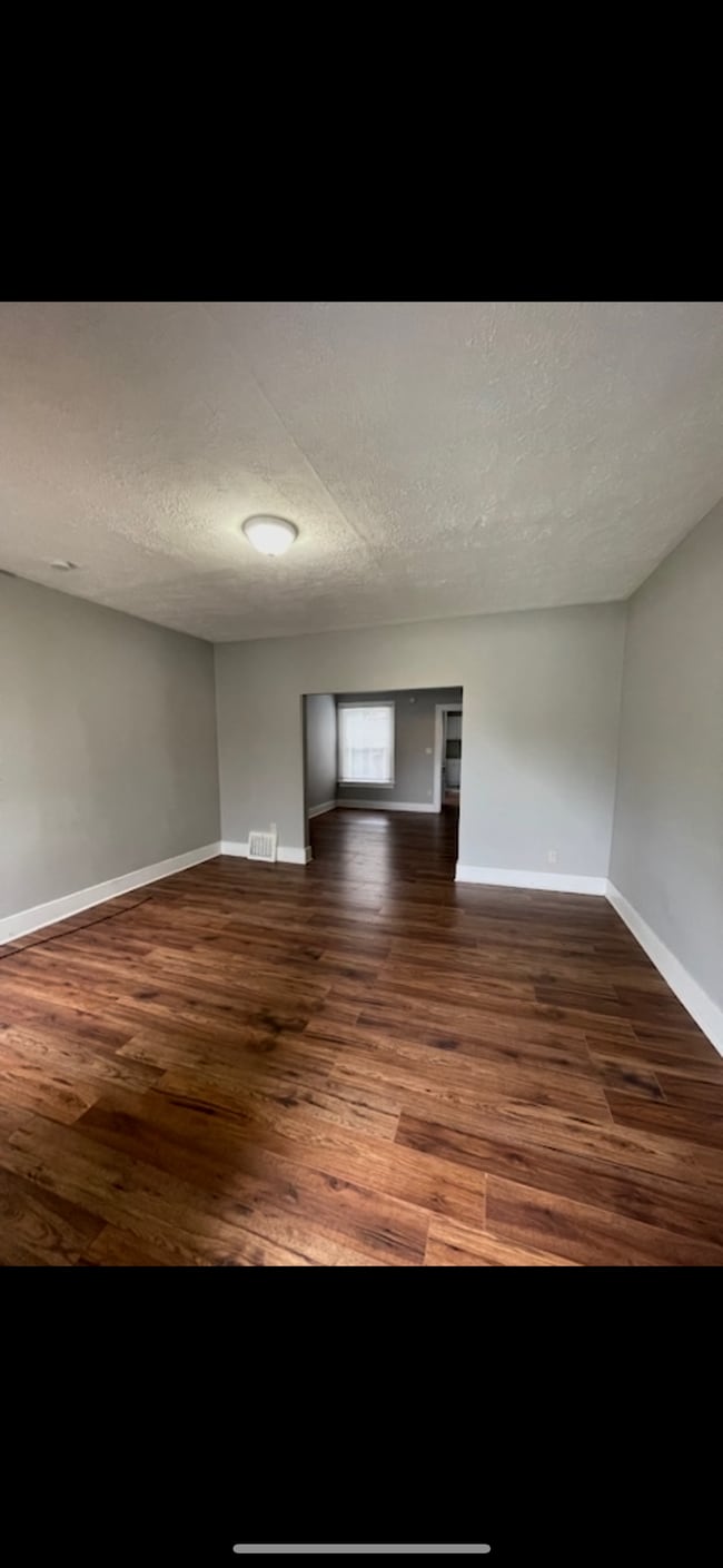 Building Photo - 2850 W Erie Ave