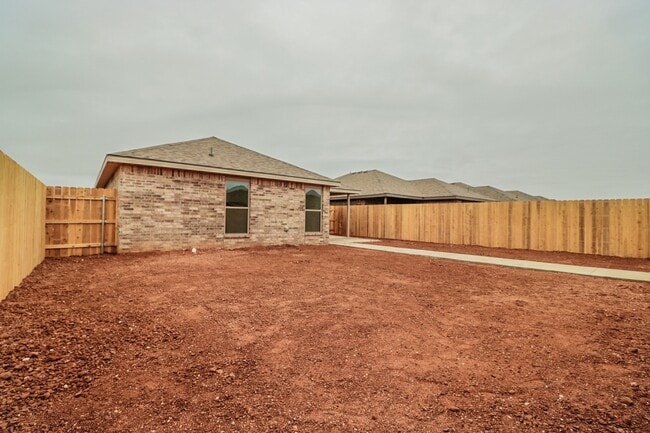 Building Photo - 3bed/2bath Available Now!