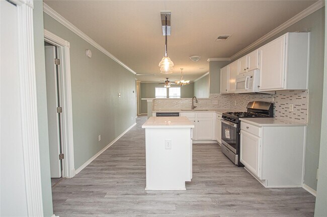 Building Photo - 21030 Alden's Oak