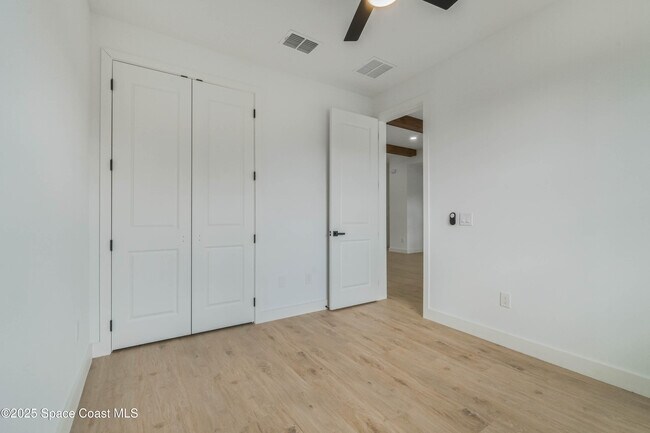 Building Photo - 521 Garbelmann St
