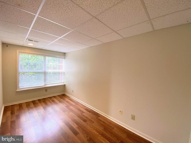 Building Photo - 201 Yorktown Ct