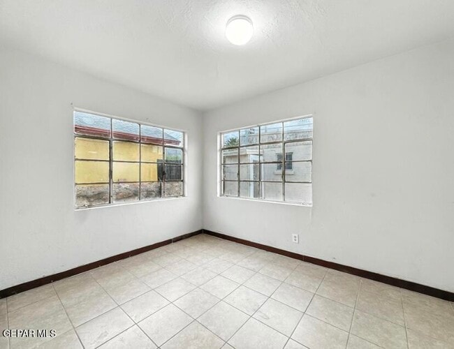 Building Photo - 3425 Savannah Ave