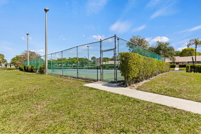 Building Photo - 1004 Green Pine Blvd