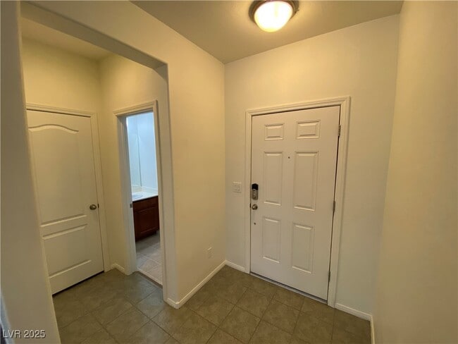 Building Photo - 10436 Yew Blossom Ave