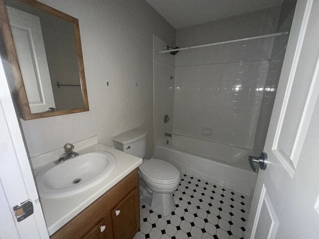 Building Photo - Apartments in Lockport