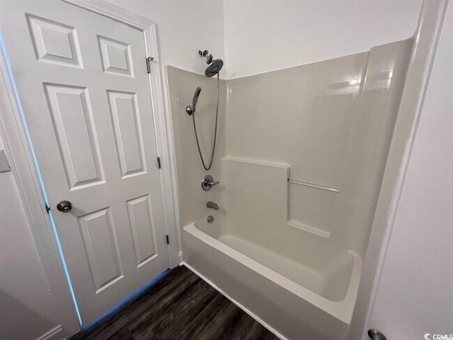 Building Photo - 2057 Silvercrest Dr